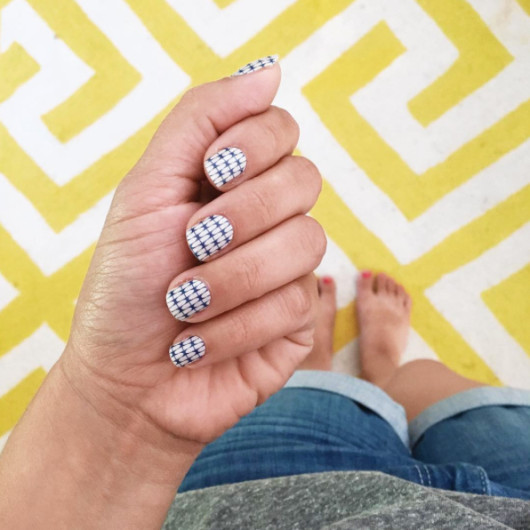 Geometric modern manicure