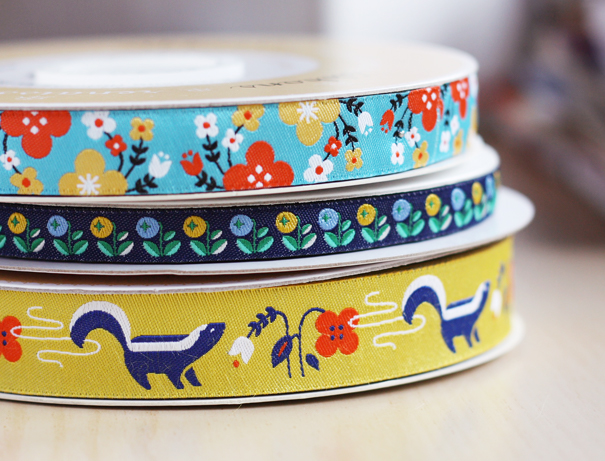 Cute skunk and flower ribbon